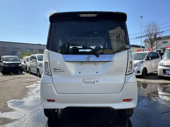 デイズルークスハイウェイスター Gターボ 4WD　ワンタッチ両側オートスライドドア　ナビ　Bluetooth　地デジ　運転席シートヒーター　衝突軽減ブレーキ　アイドリングストップ　横滑り防止装置　アラウンドビューモニター　バックモニター　純正アルミホイール 660