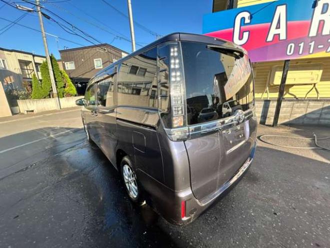 ヴォクシー2.0 X 4WD　電動スライドドア　冬タイヤセット　ドラレコ　アクセル踏み間違い防止装置 ナビTVバックモニター 2000