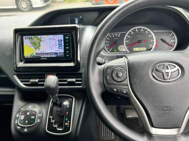 ヴォクシー2.0 X 4WD　電動スライドドア　冬タイヤセット　ドラレコ　アクセル踏み間違い防止装置 ナビTVバックモニター 2000
