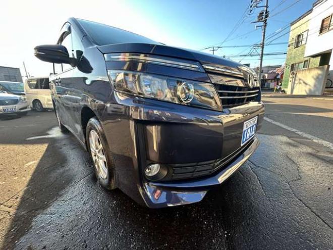 ヴォクシー2.0 X 4WD　電動スライドドア　冬タイヤセット　ドラレコ　アクセル踏み間違い防止装置 ナビTVバックモニター 2000