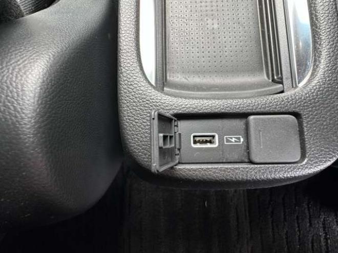 フィット1.5 e:HEV ホーム 4WD　純正ナビ　Bluetooth　バックカメラ　クルーズコントロール　コーナーセンサー　ハーフレザーシート　ETC　ミラーヒーター　横滑り防止装置　ブレーキホールド　USB前後　社外アルミホイール夏 1500