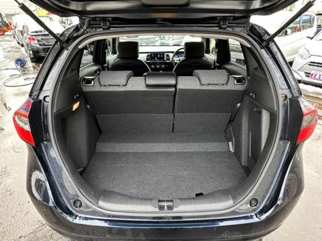 フィット1.5 e:HEV ホーム 4WD　純正ナビ　Bluetooth　バックカメラ　クルーズコントロール　コーナーセンサー　ハーフレザーシート　ETC　ミラーヒーター　横滑り防止装置　ブレーキホールド　USB前後　社外アルミホイール夏 1500