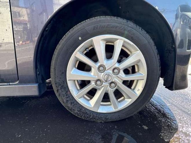 デイズルークスハイウェイスターX 4WD　片側パワースライドドア　SDナビ　地デジ　運転席シートヒーター　アイドリングストップ　アラウンドビューモニター　バックモニター　純正アルミホイール夏　プッシュスタート　インテリジェントキー 660