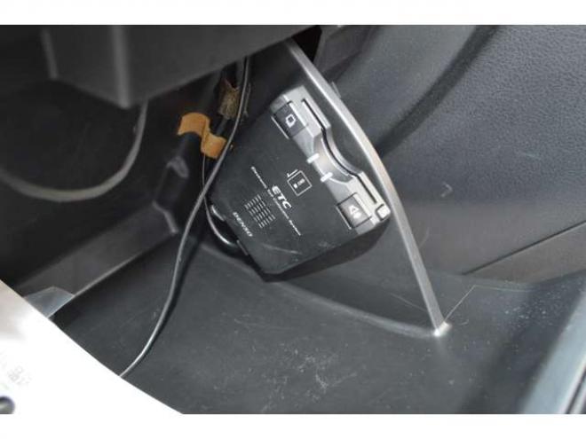 エスクード2.4 クロスアドベンチャー 4WD　ワンオーナー特別仕様車4WD横滑り防止装置サンルーフ社外ディスプレイオーディオバックカメラETCハーフレザーシートヒーターHIDライトクルーズコントロール 2400