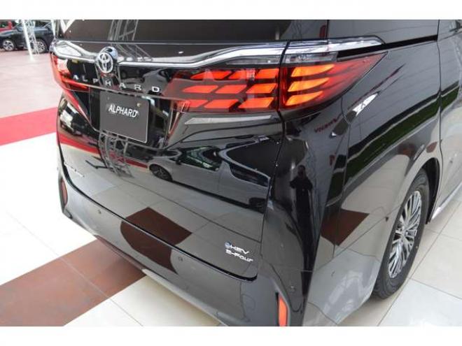 アルファードハイブリッド 2.5 エグゼクティブ ラウンジ E-Four 4WD　ワンオーナー車ハイブリッド4WDトヨタセーフティセンス7人乗りコネクティックナビ対応14インチディスプレイオーディオリアエンターテイメント本革サンルーフデジタルインナーミラーJBLプレミアムサウンドETC 2500