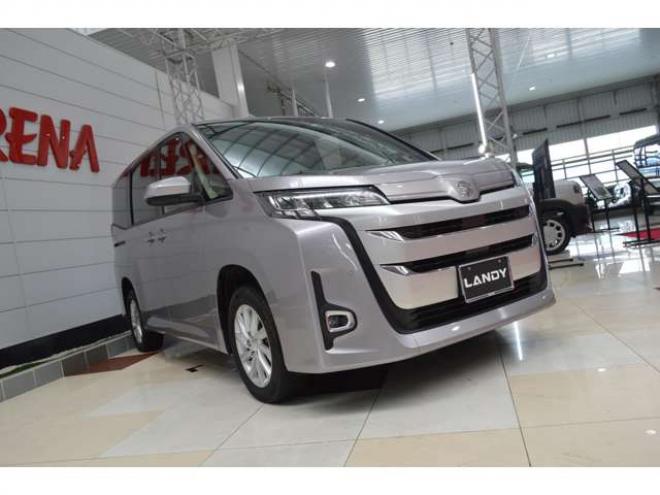 ランディ2.0 G 4WD　ワンオーナー車8人乗り4WDセーフティサポート搭載プリクラッシュセーフティ両側オートスライドドア9インチナビTVバックカメラETCレーダークルーズコントロールLEDドラレコシートヒーター 2000