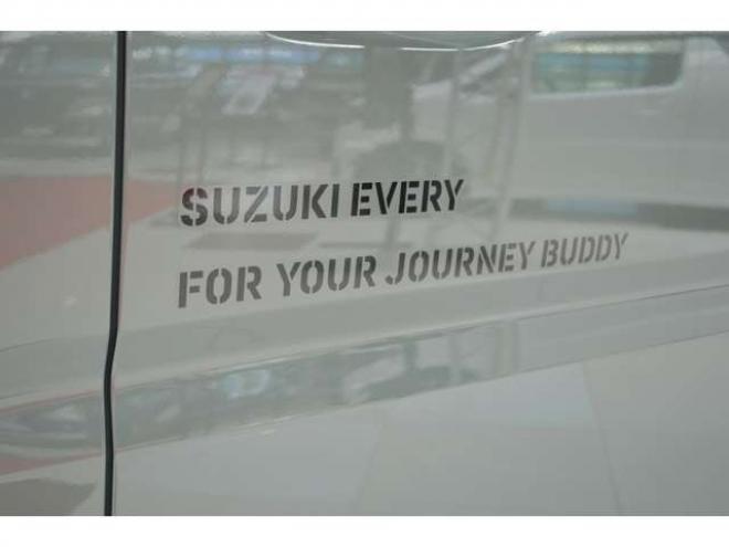 エブリィJリミテッド ハイルーフ 4WD　届出済未使用車4WDターボハイルーフセーフティサポート搭載アイドリングストップ両側オートスライドドア7インチワイドディスプレイオーディオハイビームアシストLEDライト後退時ブレーキサポート 登録済未使用車 660