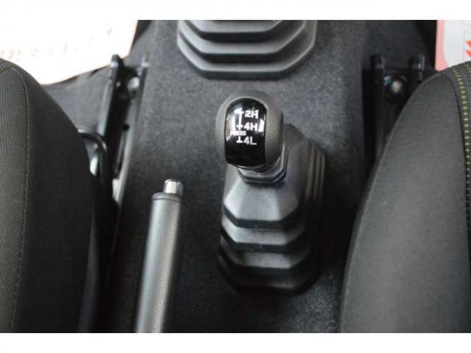 ジムニーXC 4WD　ワンオーナー車F5速マニュアル4WDターボセーフティサポート搭載アイドリングストップ横滑り防止装置11インチディスプレイオーディオハイビームアシストLEDライトクルーズコントロール 660