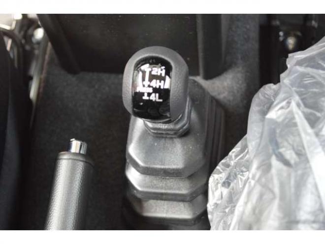 ジムニーXC 4WD　ワンオーナー車4WDターボ横滑り防止装置セーフティサポート搭載アイドリングストップ横滑り防止装置クルーズコントロールハイビームアシストLEDライト 登録済未使用車 660