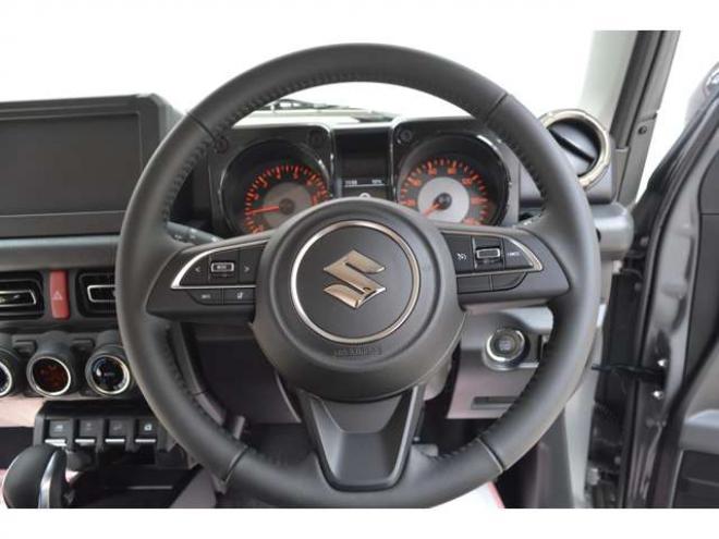 ジムニーXC 4WD　ワンオーナー車4WDターボ横滑り防止装置セーフティサポート搭載アイドリングストップ横滑り防止装置クルーズコントロールハイビームアシストLEDライト 登録済未使用車 660