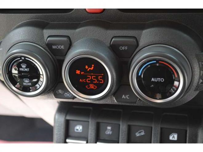 ジムニーXC 4WD　ワンオーナー車4WDターボ横滑り防止装置セーフティサポート搭載アイドリングストップ横滑り防止装置クルーズコントロールハイビームアシストLEDライト 登録済未使用車 660
