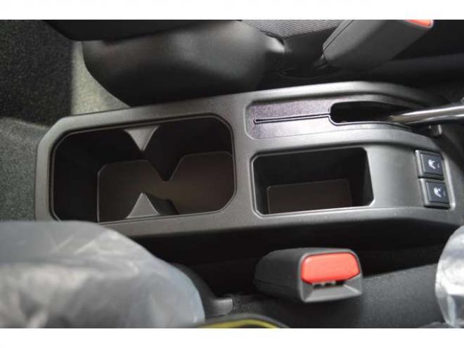 ジムニーXC 4WD　ワンオーナー車4WDターボ横滑り防止装置セーフティサポート搭載アイドリングストップ横滑り防止装置クルーズコントロールハイビームアシストLEDライト 登録済未使用車 660