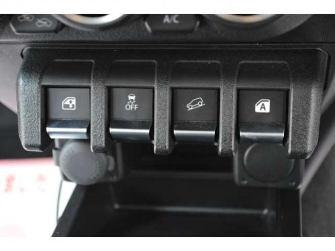 ジムニーXC 4WD　ワンオーナー車4WDターボ横滑り防止装置セーフティサポート搭載アイドリングストップ横滑り防止装置クルーズコントロール11インチディスプレイオーディオハイビームアシストLEDライト 660