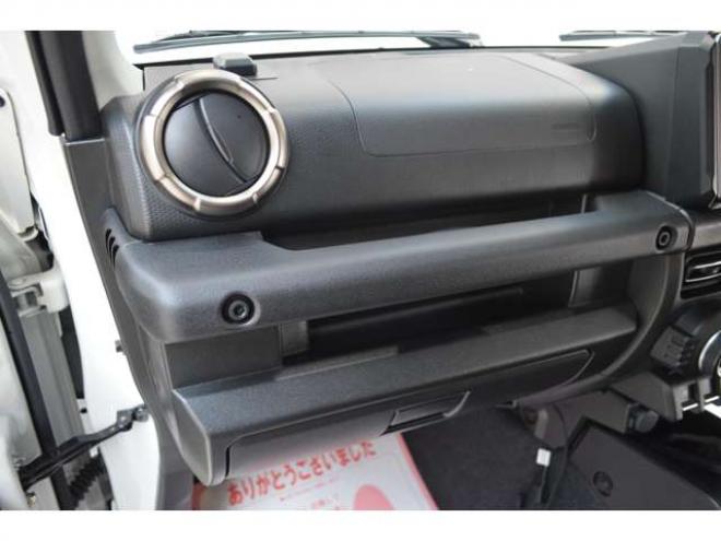 ジムニーXC 4WD　ワンオーナー車4WDターボ横滑り防止装置セーフティサポート搭載アイドリングストップ横滑り防止装置クルーズコントロール11インチディスプレイオーディオハイビームアシストLEDライト 660
