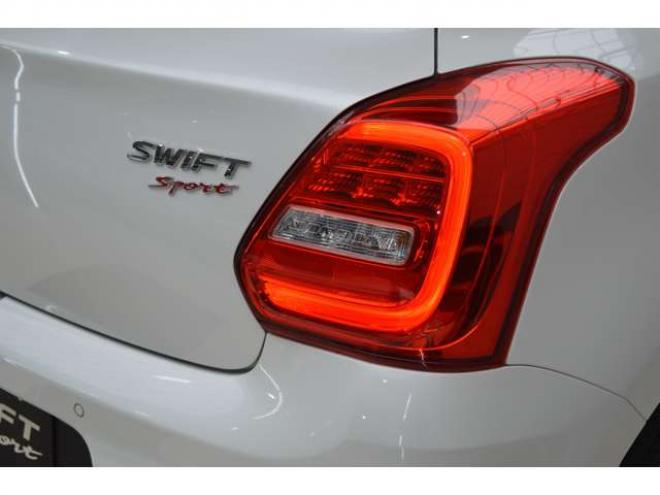スイフトスポーツ 1.4　ワンオーナー車6速マニュアルFFターボセーフティサポート搭載ハイビームアシストLEDアダプティブクルーズコントロール横滑り防止装置ETCマッドフラップCDシートヒーター後退時ブレーキサポート 4WD 1400