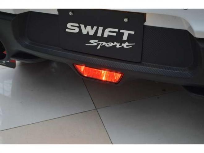 スイフトスポーツ 1.4　ワンオーナー車6速マニュアルFFターボセーフティサポート搭載ハイビームアシストLEDアダプティブクルーズコントロール横滑り防止装置ETCマッドフラップCDシートヒーター後退時ブレーキサポート 4WD 1400