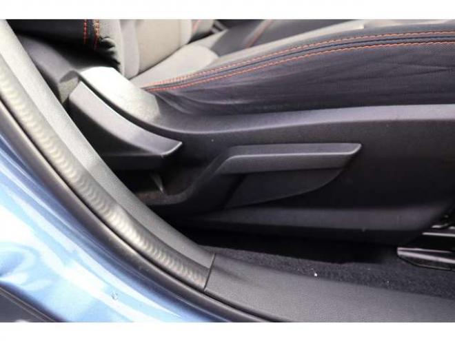 XV2.0i-L アイサイト 4WD　純正フルセグナビ　バックカメラ　ETC　電動パーキングブレーキ　ヘッドライトウォッシャー　アダプティブクルーズコントロール　LEDヘッドライト 2000