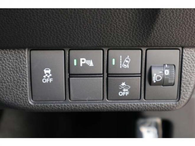N-ONEオリジナル 4WD　シートヒーター　電動パーキングブレーキ　LEDヘッドライト　アダプティブクルーズコントロール　パーキングセンサー　ナビ装着車用スペシャルパッケージ 660