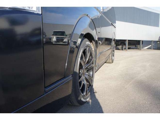 ハイエース2.7 GL ロング ミドルルーフ 4WD　IFUU製　IF-WB8　10人乗り対面ラウンジベッド仕様　415COBRAクリーンルック3フロントスポイラー&バッドラッカー毒牙18インチAW　イクリプス製10.1インチフローティングナヒ　純正EGスターター 2700