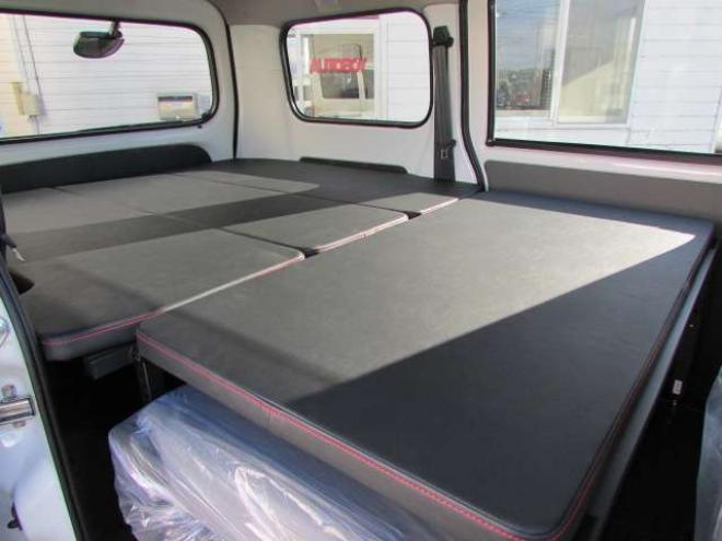 タウンエースバン1.5 GL 4WD　登録済未使用車/スマートアシスト/LEDヘッドライト/ベッドキット/MAD CROSS14インチホイール+ジオランダーX-AT/キーレス/アイドリングストップ/ディスプレイオーディオ 登録済未使用車 1500