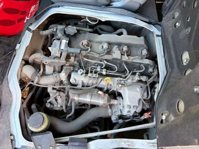 ハイエースコミューター 2.5 GL ディーゼルターボ 4WD　社外アルミ　パワステ　パワーウィンドウ　キーレスエントリー　ETC　ドライブレコーダー　片側電動スライドドア　後席モニタ　TV　ナビ　バックカメラ　エアコン　ABS　横滑り防止装置　全塗装済 2500