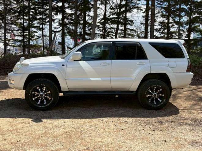 ハイラックスサーフ2.7 SSR-G 4WD　禁煙車　パワステ　パワーウィンドウ　ETC　社外ナビ　バックカメラ　キーレスエントリー　リフトアップ　エンジンスターター　寒冷地仕様　ABS　エアコン　盗難防止装置　社外アルミホイール 2700