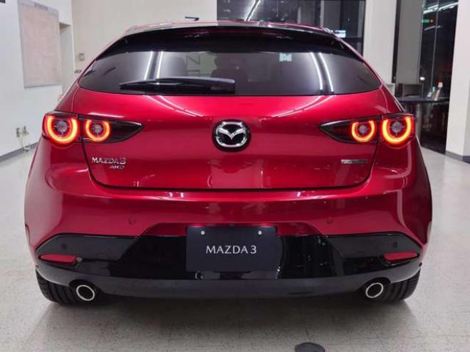 MAZDA3ファストバック 2.0 20S レトロスポーツエディション 4WD　登録済み未使用車/コネクティッドカー/全方位カメラ/パーキングセンサー/10.25インチモニター/メモリー電動シート/電動リアゲート/シートヒーター/18AW 登録済未使用車 2000