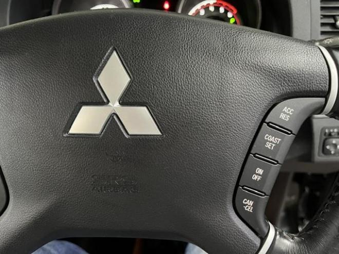 パジェロロングエクシード　寒冷地仕様ダブルバッテリー　禁煙車　エクストリーム１７ＡＷ＋ＴＯＹＯホワイトレタータイヤ　社外１７ＡＷ＋スタッドレスタイヤ　新品ＪＡＯＳブラックマッドガード　ケンウッドナビ　地デジ　Ｂｌｕｅｔｏｏｔｈ 4WD 3200 5Dr