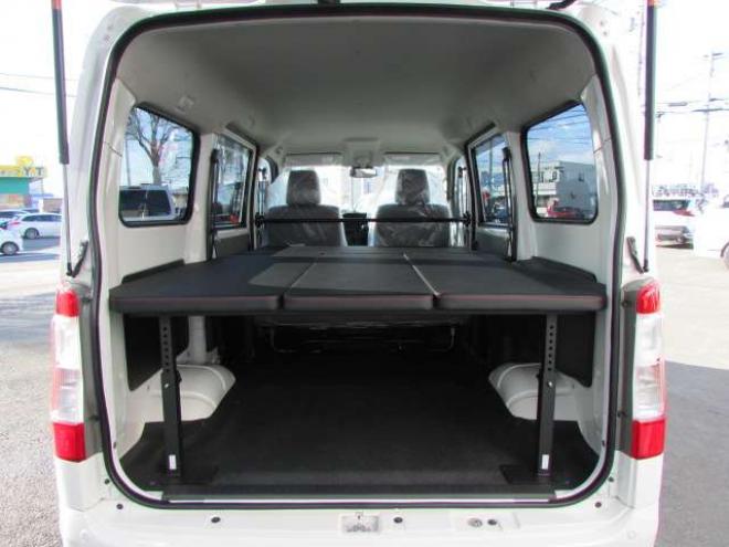 タウンエースバン1.5 GL 4WD　登録済未使用車/スマートアシスト/LEDヘッドライト/ベッドキット/MAD CROSS14インチホイール+ジオランダーX-AT/キーレス/アイドリングストップ/ディスプレイオーディオ 登録済未使用車 1500