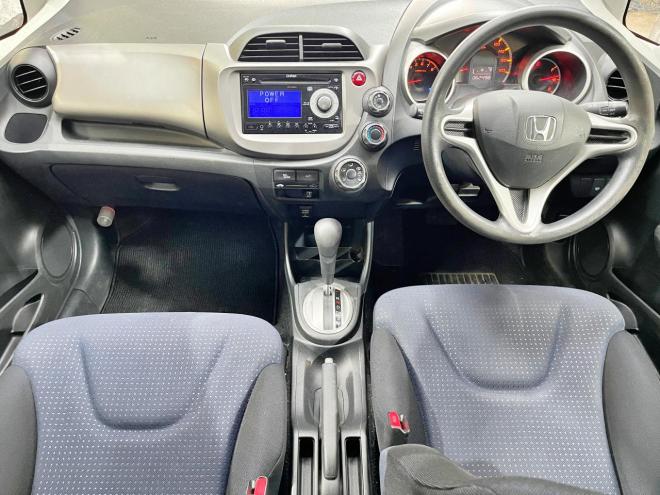 フィット1.3G 4WD 5年保証 夏冬タイヤ 自社認証工場 車検整備2年付 修復歴無 寒冷地仕様 禁煙