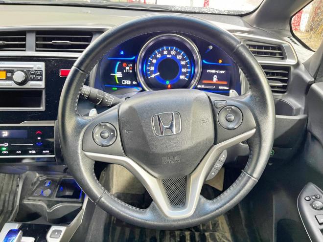 フィット1.5ハイブリッドSパッケージ 4WD 5年保証 スマキー ドラレコ ETC 自社認証工場 車検整備2年付 修復歴無 寒冷地仕様 禁煙
