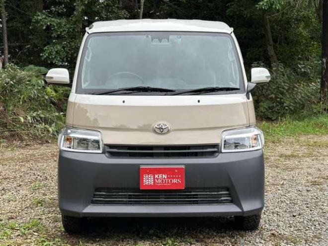 タウンエースバン1.5 GL 4WD　アルトピアーノ　ベージュツートン全塗装済　ベッドキット　セカンドバッテリー　ETC　フルセグTVナビ　バックカメラ　アイドリングストップ　ABS　レーンキープアシスト　盗難防止装置　パワステ　パワーウィンドウ 1500