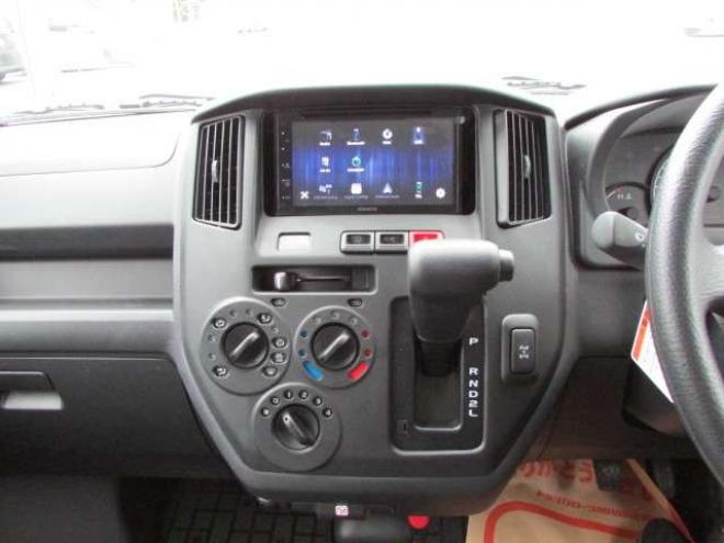 タウンエースバン1.5 GL 4WD　登録済未使用車/スマートアシスト/LEDヘッドライト/ベッドキット/MAD CROSS14インチホイール+ジオランダーX-AT/キーレス/アイドリングストップ/ディスプレイオーディオ 登録済未使用車 1500