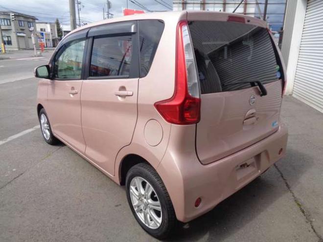 デイズX Vセレクション +SafetyII 4WD　スマートキー　アラウンドビューモニター　運転席シートヒーター 660