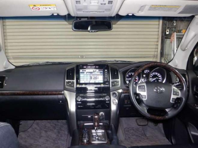 ランドクルーザー200 4.6 ZX 4WD　本州仕入・ナビ・TV・B/T・サンルーフ・革　Bカメラ・ガナドールマフラー・ヒッチメンバー・シートヒーター・エアコン・電動シート・電動リアゲート 4600