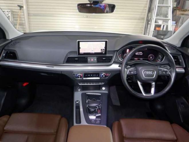 アウディQ5 2.0 TFSI クワトロ スポーツ ラグジュアリーパッケージ 4WD　茶革・ナビ・TV・B/T・F/S/Bカメラ・マトリクスLED・ヴァーチャルコックピット・電動リアゲート・シートヒーター・ACC・パワーシート・ETC・エアサス 正規輸入車 2000