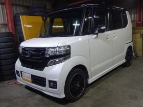 N-BOX　カスタムG ターボ Lパッケージ 2トーンカラースタイル 4WD　本州仕入・後期型・ナビ・TV・Bカメラ・B/T・両側電動・クルコン・スマートキー・プッシュスタート・ターボ・HID・ベンチシート・フォグランプ・パドルシフト・前席シートヒーター・純正AW 660