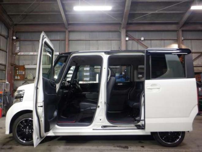 N-BOXカスタムG ターボ Lパッケージ 2トーンカラースタイル 4WD　本州仕入・後期型・ナビ・TV・Bカメラ・B/T・両側電動・クルコン・スマートキー・プッシュスタート・ターボ・HID・ベンチシート・フォグランプ・パドルシフト・前席シートヒーター・純正AW 660