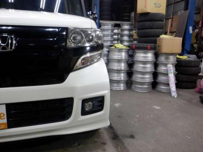 N-BOXカスタムG ターボ Lパッケージ 2トーンカラースタイル 4WD　本州仕入・後期型・ナビ・TV・Bカメラ・B/T・両側電動・クルコン・スマートキー・プッシュスタート・ターボ・HID・ベンチシート・フォグランプ・パドルシフト・前席シートヒーター・純正AW 660