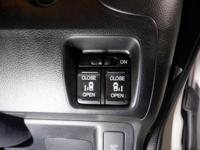 N-BOXカスタムG ターボ Lパッケージ 2トーンカラースタイル 4WD　本州仕入・後期型・ナビ・TV・Bカメラ・B/T・両側電動・クルコン・スマートキー・プッシュスタート・ターボ・HID・ベンチシート・フォグランプ・パドルシフト・前席シートヒーター・純正AW 660