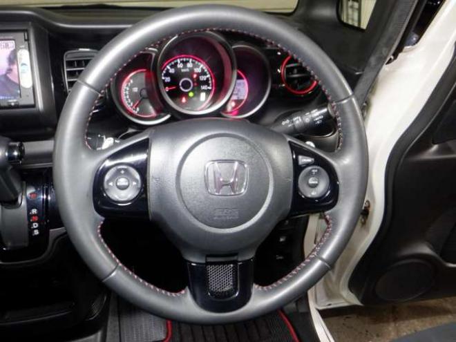 N-BOXカスタムG ターボ Lパッケージ 2トーンカラースタイル 4WD　本州仕入・後期型・ナビ・TV・Bカメラ・B/T・両側電動・クルコン・スマートキー・プッシュスタート・ターボ・HID・ベンチシート・フォグランプ・パドルシフト・前席シートヒーター・純正AW 660