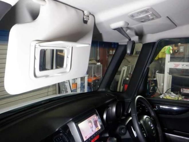 N-BOXカスタムG ターボ Lパッケージ 2トーンカラースタイル 4WD　本州仕入・後期型・ナビ・TV・Bカメラ・B/T・両側電動・クルコン・スマートキー・プッシュスタート・ターボ・HID・ベンチシート・フォグランプ・パドルシフト・前席シートヒーター・純正AW 660