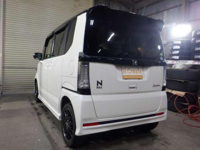 N-BOXカスタムG ターボ Lパッケージ 2トーンカラースタイル 4WD　本州仕入・後期型・ナビ・TV・Bカメラ・B/T・両側電動・クルコン・スマートキー・プッシュスタート・ターボ・HID・ベンチシート・フォグランプ・パドルシフト・前席シートヒーター・純正AW 660