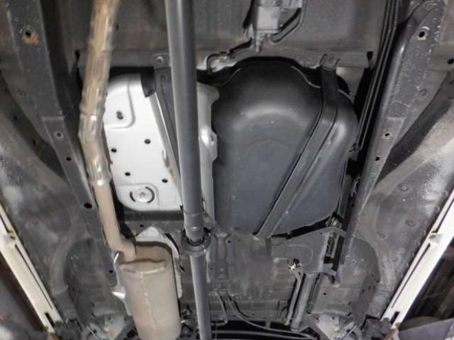N-BOXカスタムG ターボ Lパッケージ 2トーンカラースタイル 4WD　本州仕入・後期型・ナビ・TV・Bカメラ・B/T・両側電動・クルコン・スマートキー・プッシュスタート・ターボ・HID・ベンチシート・フォグランプ・パドルシフト・前席シートヒーター・純正AW 660