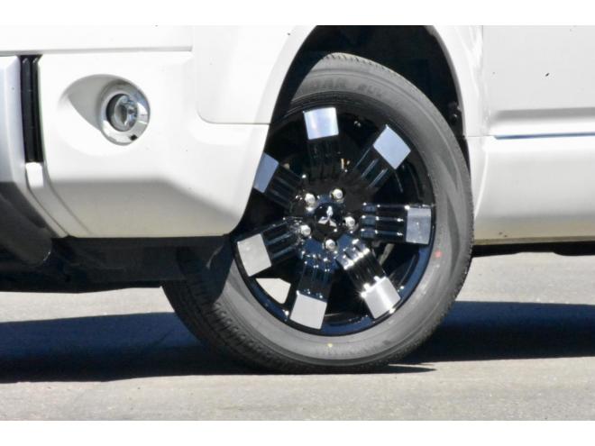デリカD:5　4WD　Dパワーパッケージ　新車外し18インチアルミ／タイヤ　新品フロントガード　両側パワースライドドア