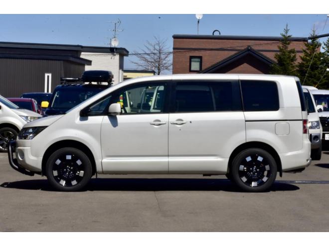 デリカD:5　4WD　Dパワーパッケージ　新車外し18インチアルミ／タイヤ　新品フロントガード　両側パワースライドドア