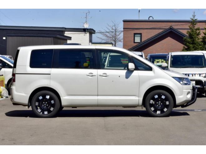 デリカD:5　4WD　Dパワーパッケージ　新車外し18インチアルミ／タイヤ　新品フロントガード　両側パワースライドドア