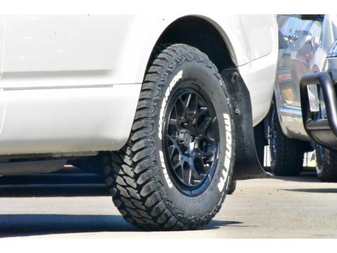 デリカD:5　4WD　Dプレミアム　本州仕入　ワンオーナー　新品タイヤ／１６インチアルミ　社外電動ステップ（両側）　パワーバックドア　ロックフォードサウンド