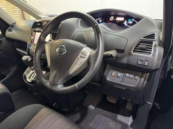 セレナ2.0 ハイウェイスター Vセレクション+Safety アドバンストセーフティ パッケージ 4WD　両側Pスライド　ナビ　TV　Bluetooth 2000