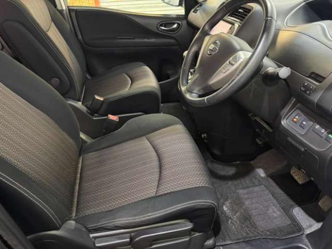 セレナ2.0 ハイウェイスター Vセレクション+Safety アドバンストセーフティ パッケージ 4WD　両側Pスライド　ナビ　TV　Bluetooth 2000